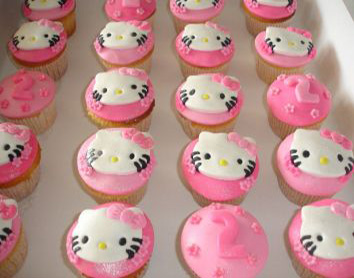 2487.karins_hello_kitty_droom_cupcakes